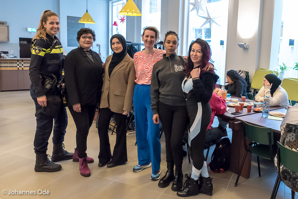 Een bijeenkomst gericht op moeders